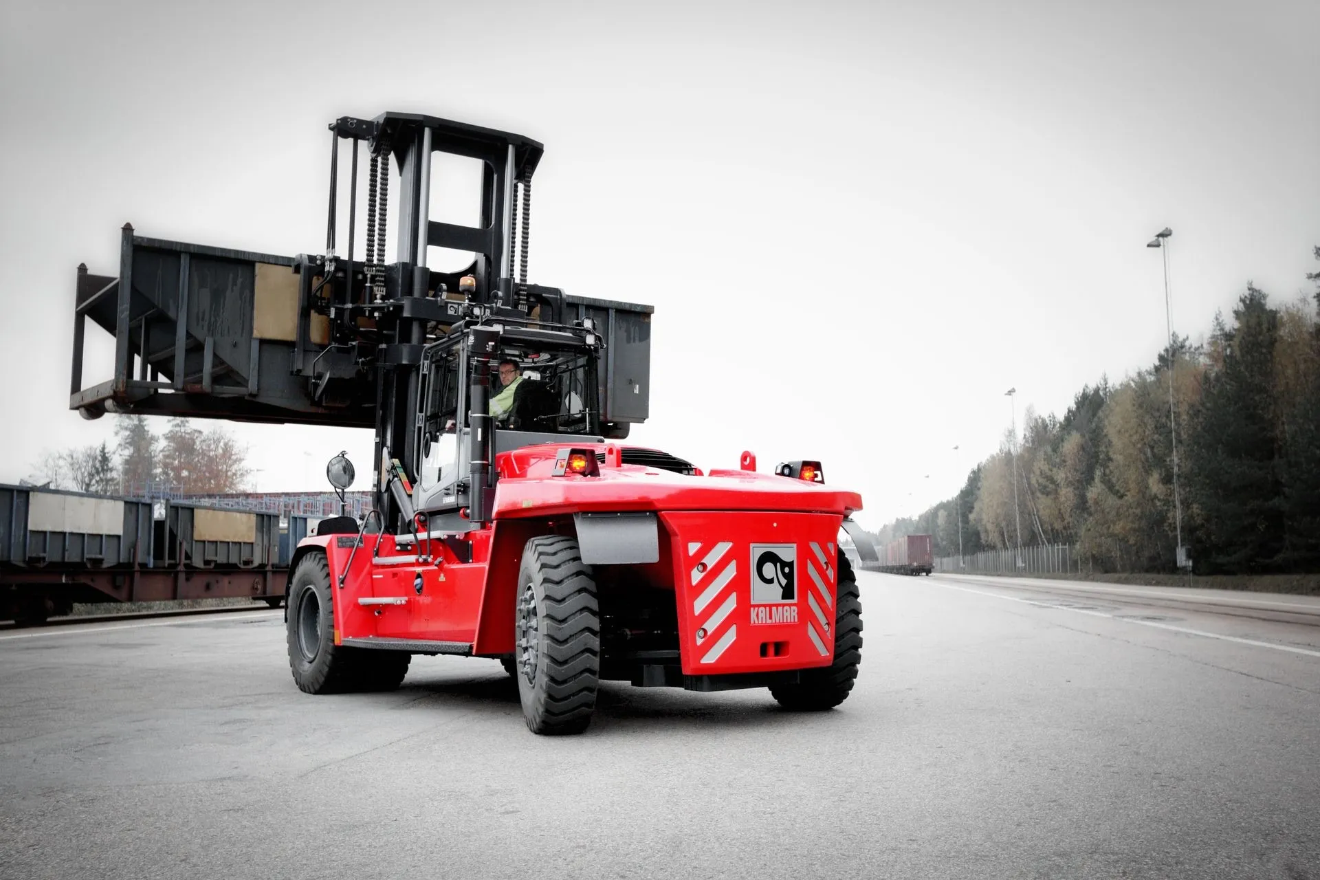 Heavy duty forklift with a composite engine hood